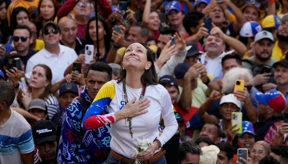 VINNER: María Corina Machado får årets Nobels fredspris. Bildet viser årets fredsprisvinner María Corina Machado. Foto: Ariana Cubillos / AP / NTB