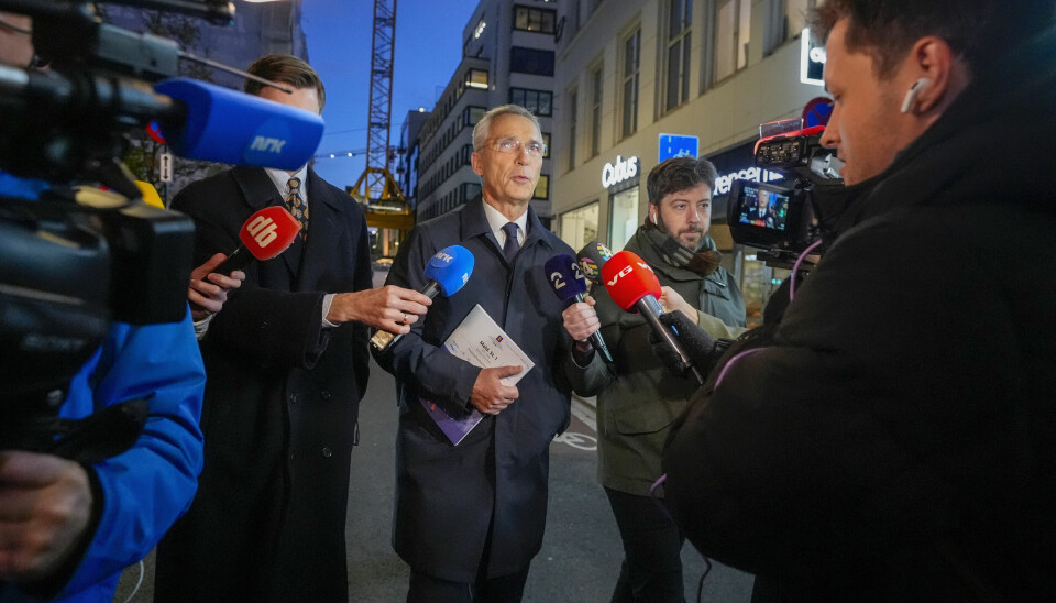 LEGGER FRAM BUDSJETTET: Onsdag legger Jens Stoltenberg og regjeringen fram statsbudsjettet. Det er et forslag til hvordan Norge skal bruke penger neste år. Bildet viser finansminister Jens Stoltenberg som snakker med pressen om statsbudsjettet. Foto: Lise Åserud / NTB