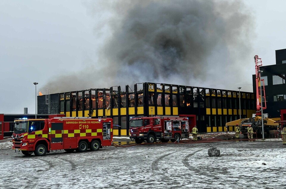 Deler av skole ble slukt av brann