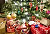 Bildet viser gaver under et juletre. Foto: 
Gorm Kallestad / NTB