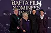 Davidson og skuespillere foran BAFTA Film Awards Nominees' Party-vegg i London.