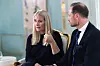 Kronprinsesse Mette-Marit i alvorlig TV-intervju på Skaugum sammen med kronprinsen.