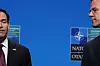 Marco Rubio og Mark Rutte står foran en blå Nato-bakgrunn under en presseuttalelse.