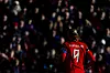 Fotballspiller i rød landslagsdrakt med nummer 9 sett bakfra på en fotballbane foran publikum.