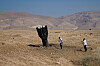 Bilde av iransk missil som har landet i Israel. Foto: AP Photo