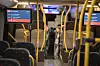 Bildet viser to personer i en buss. Foto: Heiko Junge / NTB