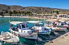 Bildet viser fiskebåter ved stranden på Marathi ved Chania på Kreta i Hellas. Foto: Halvard Alvik / NTB