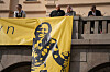 Bilde av plakat for Tamima under rosetoget i Oslo etter drapet. Foto: Javad Parsa / NTB