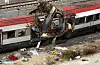 Bilde av tog som har blitt sprengt av bombe under terrorangrep i Madrid i 2004.