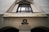Fasaden til Central Criminal Court i London med Old Bailey-skiltet over inngangen.