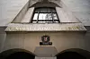Fasaden til Central Criminal Court i London med Old Bailey-skiltet over inngangen.