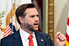 JD Vance taler ved en talerstol under et møte i Washington.