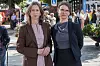 Justisminister Astri Aas-Hansen og PSTs kontraterrorsjef Ane Mannsåker Roald står sammen utendørs i Arendal.