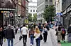 Bilde av folk som går i gatene i Oslo. Foto: Lise Åserud