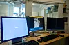 Bildet viser dataskjermer med røntgenbilder. Kunstig intelligens brukes for å hjelpe med diagnostikk.
