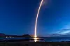 Raketten Spectrum 2 skyter opp fra Andøya Spaceport og etterlater et sterkt lysende spor på nattehimmelen.