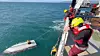 Fiskebåt redder en tenåring fra et kantret fartøy i Beringhavet.