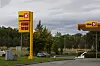 Uno-X-stasjon i Slependen med opplyst pristavle som viser dieselpris.