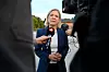 Magdalena Andersson blir intervjuet av journalister før en TV-debatt i Gävle.