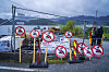 Bilde av demonstrasjon ved Førdefjorden mot dumping av avfall fra gruvedrift. Foto: Ole Berg-Rusten / NTB