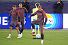 Harry Kane trener med ball på Lyse Arena iført Bayern München-drakt.