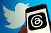 Bildet viser logoen til Metas app Threads, til høyre, ved siden av Twitter-logoen, til venstre. Foto: Richard Drew / AP / NTB