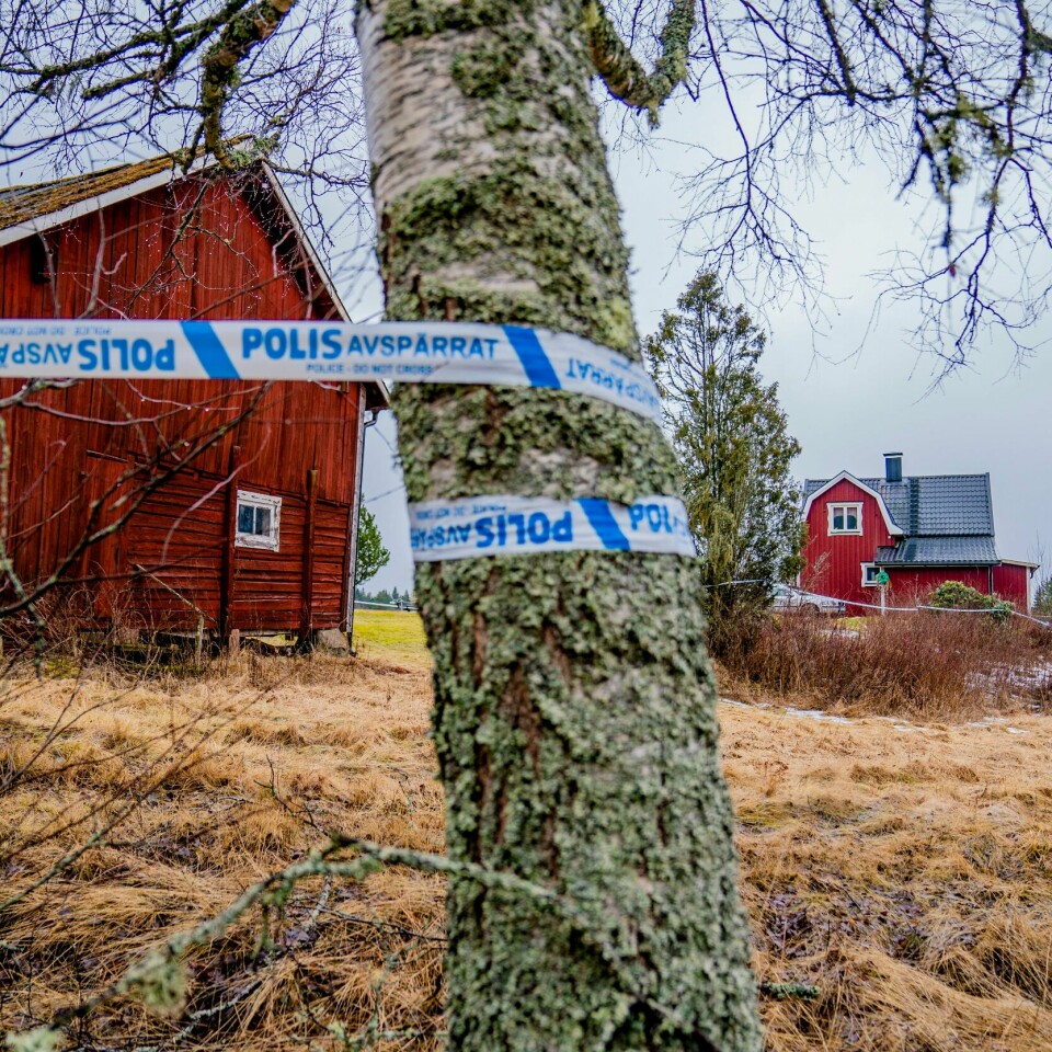 RETTSSAK: En norsk kvinne ble funnet død i en fryser nær Årjäng i Sverige i mars. Tirsdag starter rettssaken mot mannen. En norsk kvinne ble funnet død i en fryser nær Årjäng i Sverige. En norsk mann ble først siktet for drap, men etter hvert tiltalt for brudd på gravfreden og bedrageri. Foto: Stian Lysberg Solum / NTB