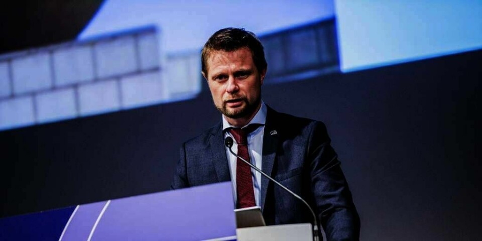 SVAR:  Bent Høie fra partiet Høyre er helseminister. Nesten 500 vanlige personer har sendt e-post til ham de siste ukene. De forteller sin mening om saken om reservasjonsrett for fastleger.