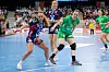 Bildet viser Norges Camilla Herrem i duell med Montenegros Tatjana Brnovic under håndballkampen mellom Norge og Montenegro i fjor.