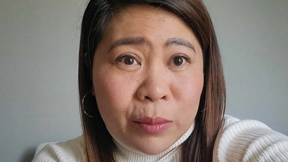 Du må tenke stort for å nå alle drømmene dine, mener Angela Llorando Holden. Angela Llorando Holden tar et selfie. Hun har på hvit, høyhalset genser og har langt, mørkt hår.