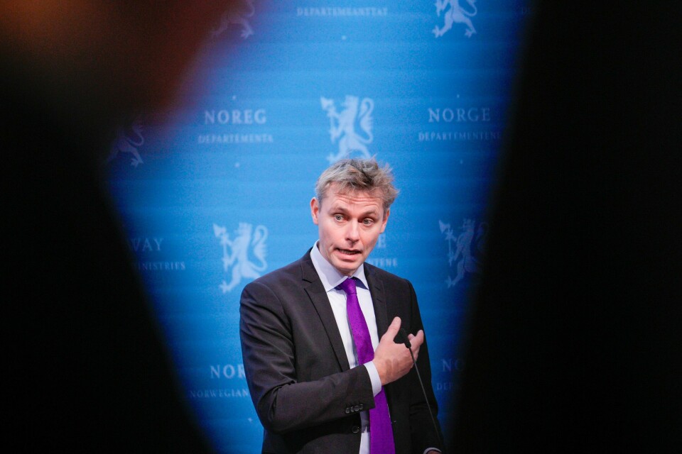 POLITIKK: Ola Borten Moe kjøpte aksjer i et selskap, etter et regjeringsmøte hvor de snakket om en kontrakt som var relevant for selskapet. Forsknings- og høgare utdanningsminister Ola Borten Moe (Sp) la fredag fram fleire endringar i lova som gjeld universitet og høgskular.Foto: Javad Parsa / NTB / NPK