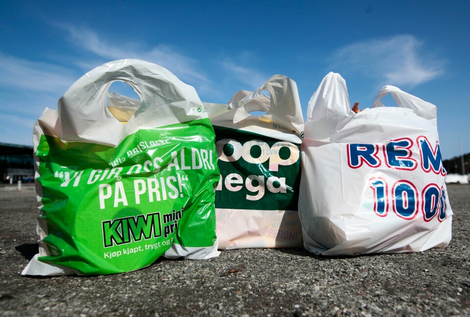 Posene blir dyrere. Illustrasjonsfoto: Lise Åserud / NTB Bildet viser plastposer fra Kiwi, Coop og Rema 1000.