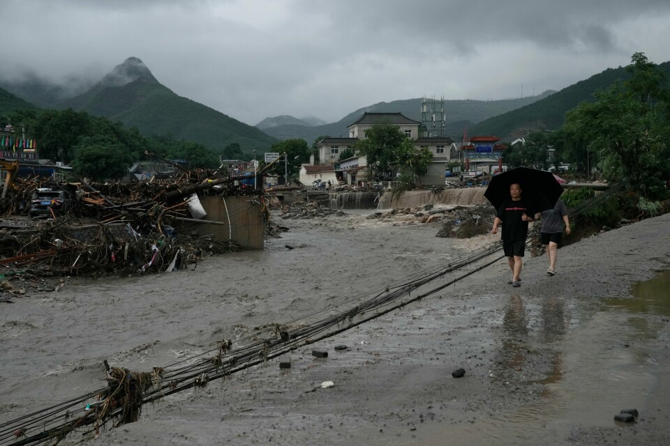 FLOM: Minst 11 personer er døde etter flom i nærheten av Beijing i Kina. Bildet viser flom i fjellområdene rundt Kinas hovedstad Beijing.