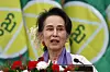 Aung San Suu Kyi er en av over 7000 fanger som er delvis benådet av militærjuntaen for å markere buddhistisk fastetid, ifølge statlige medier i Myanmar. Bildet er fra en tale hun holdt i januar 2020. Arkivfoto: AP / NTB
