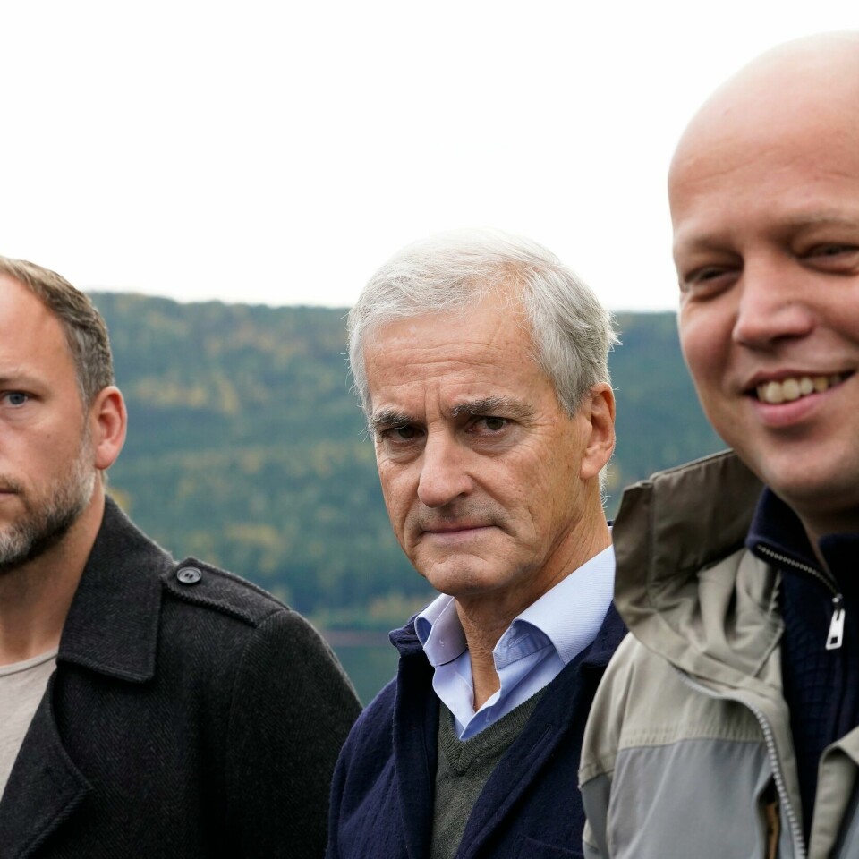 Partilederne Audun Lysbakken, Jonas Gahr Støre og Trygve Slagsvold Vedum møttes torsdag på Hurdalsjøen hotell for sonderinger om den nye regjeringen. Partilederne Audun Lysbakken (SV), Jonas Gahr Støre (Ap) og Trygve Slagsvold Vedum (Sp) møttes torsdag på Hurdalsjøen hotell for sonderinger om regjeringsforhandlinger. Foto: Torstein Bøe / NTB