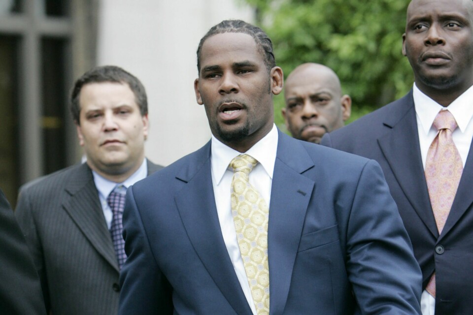 SKYLDIG: Artisten R. Kelly er kjent skyldig for overgrep, menneskehandel og utpressing. Her er han fotografert i 2008. R. Kelly avbildet i Chicago i 2008. Foto: Nam Y. Huh / AP / NTB