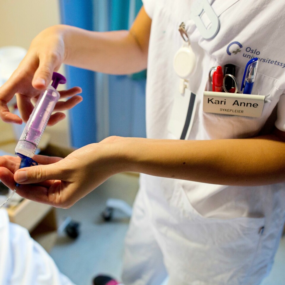 ARBEIDSLIV: Flere bedrifter mangler arbeidskraft. Helse, pleie og omsorg mangler 13.500 personer. Deriblant mangler det 5.300 sykepleiere, ifølge Navs bedriftsundersøkelse for 2021. Foto: Tore Meek / NTB