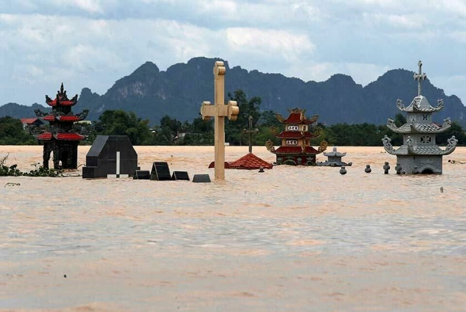 FLOM: Her i Vietnam har en tropisk storm ført til oversvømmelse. I Europa herjer flere store skogbranner. Der kunne de også hatt godt av litt regn.