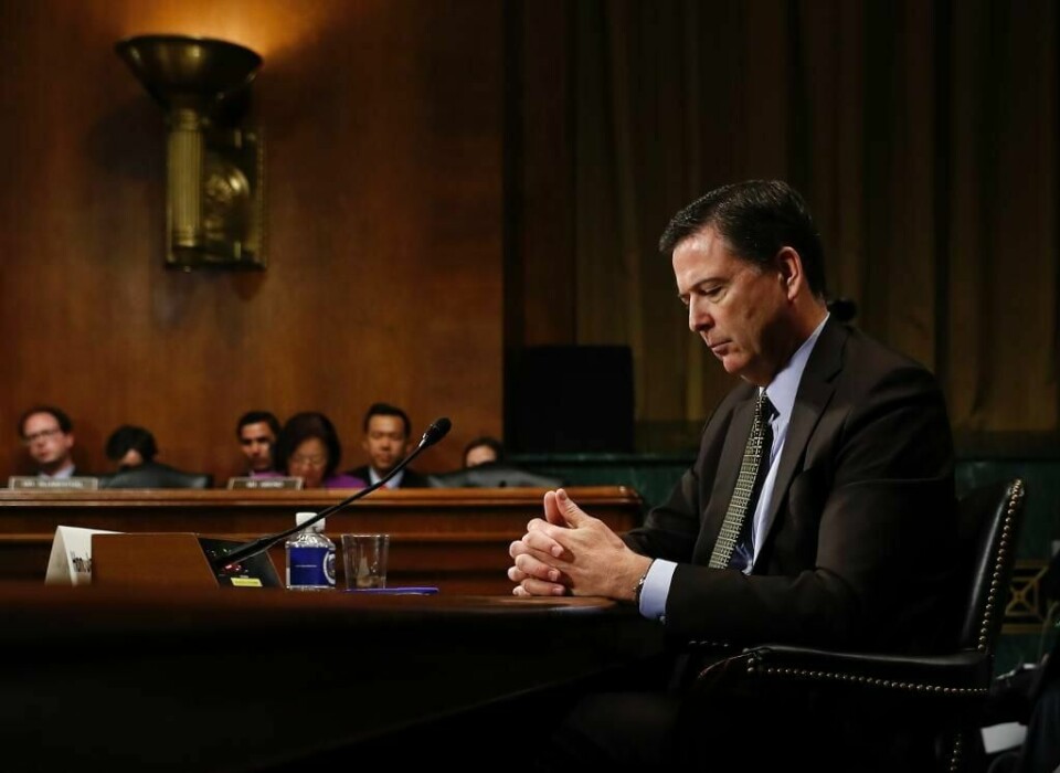 SLUTTER: Sjef for politiet FBI må slutte i jobben. Han har etterforsket president Donald Trump. Trump sier det er andre grunner til at han må slutte.