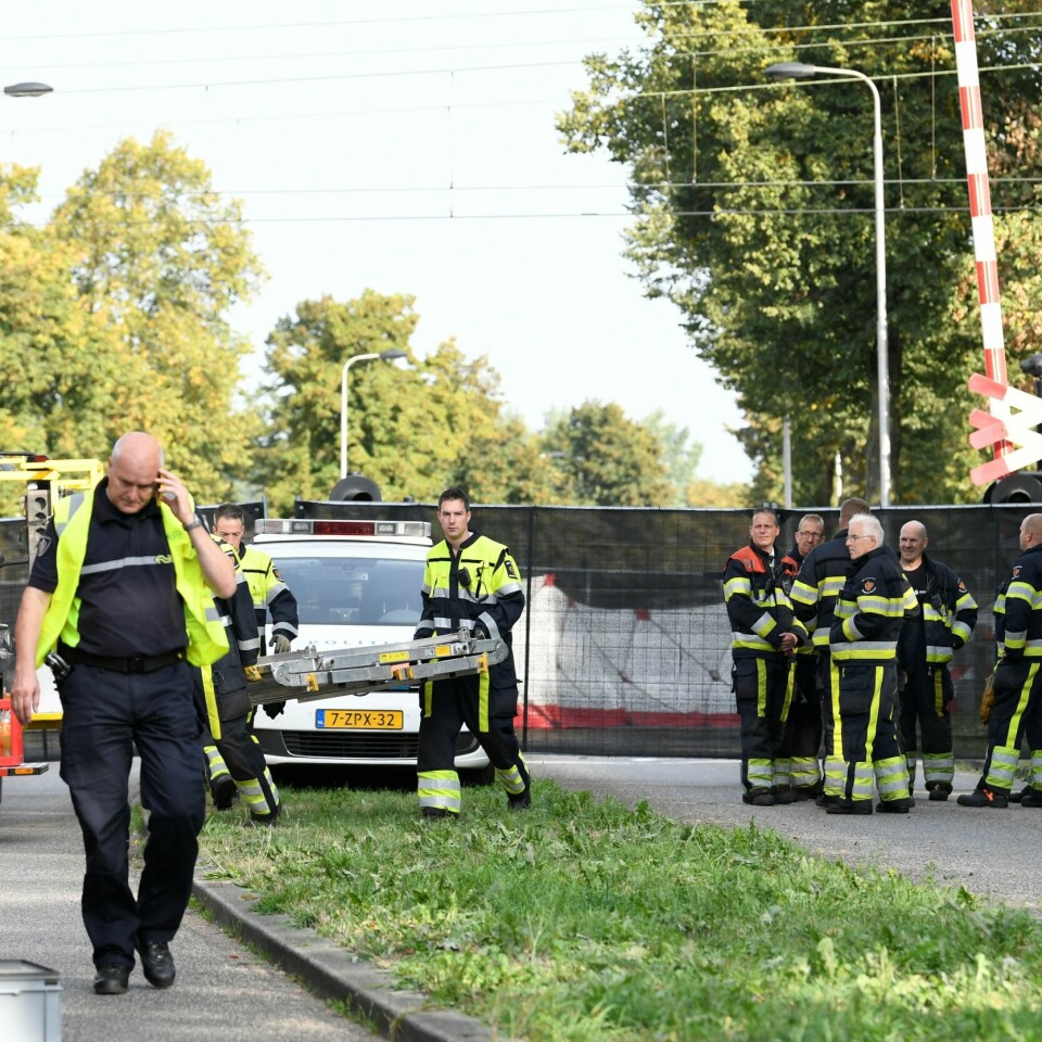 ULYKKE: Et tog kolliderte med en sykkel i Nederland. Det satt flere barn på sykkelen. Fire er døde. Foto: Piroschka van de Wouw / Reuters / NTB scanpix