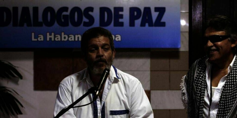 FRED: Gerilja-gruppen FARC og myndighetene i Colombia nærmer seg en løsning. Her snakker et medlem i geriljaen om fredsforhandlingene.