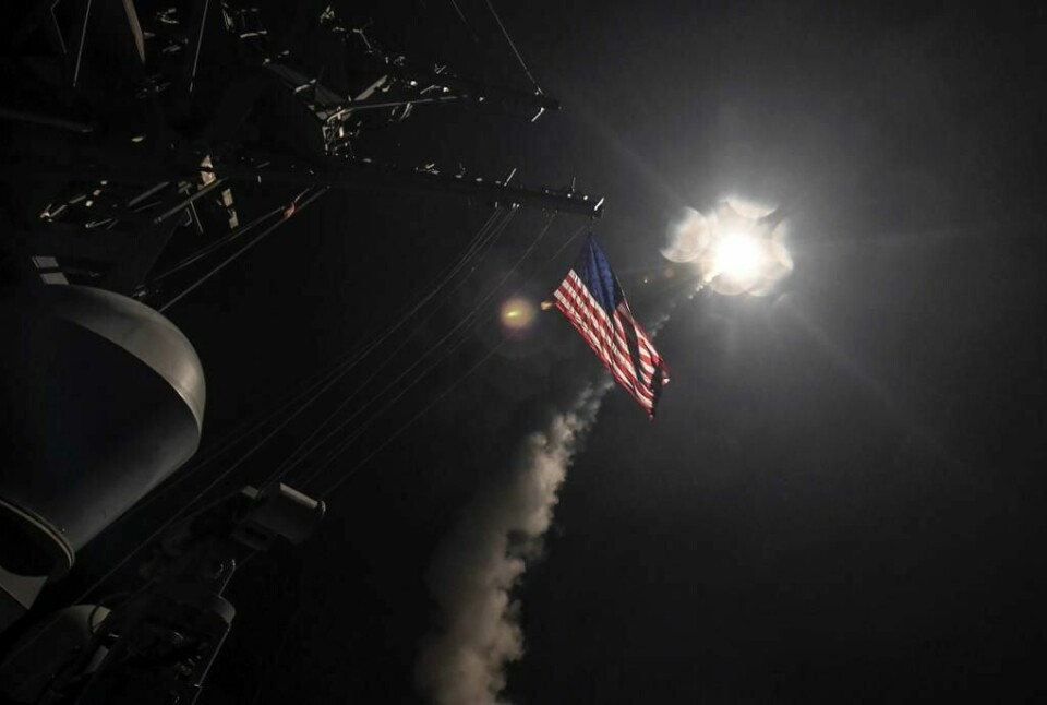 RAKETT: Her skyter amerikanere en rakett mot Syria sin base med fly.