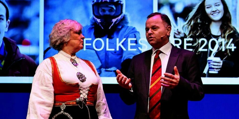 2014 blir et godt år for norsk kultur. Det tror flere personer i norsk kulturliv. Her er Ellen Horn (til venstre) og Olemic Thommesen. Horn er sjef for Riksteatret. Thommesen er stortings-president. De er på presentasjonen av Riksteatrets program for våren 2014.