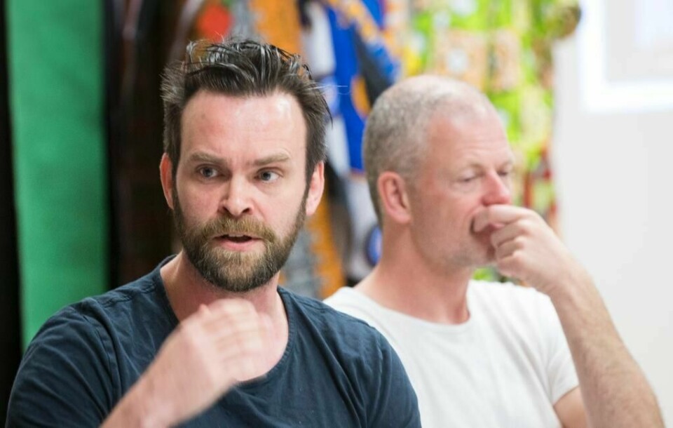 REGI OG MANUS: Vidar Magnussen regisserer den norske utgaven av musikalen Book of Mormon. Are Kalvø har oversatt stykket til norsk.