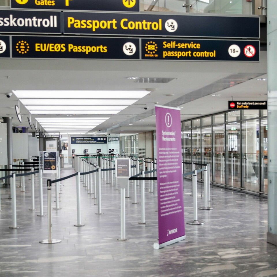 SMITTET: En mann fikk påvist korona-virus. Han satte seg på et fly fra flyplassen Gardermoen etterpå. Mannen dro til Qatar.