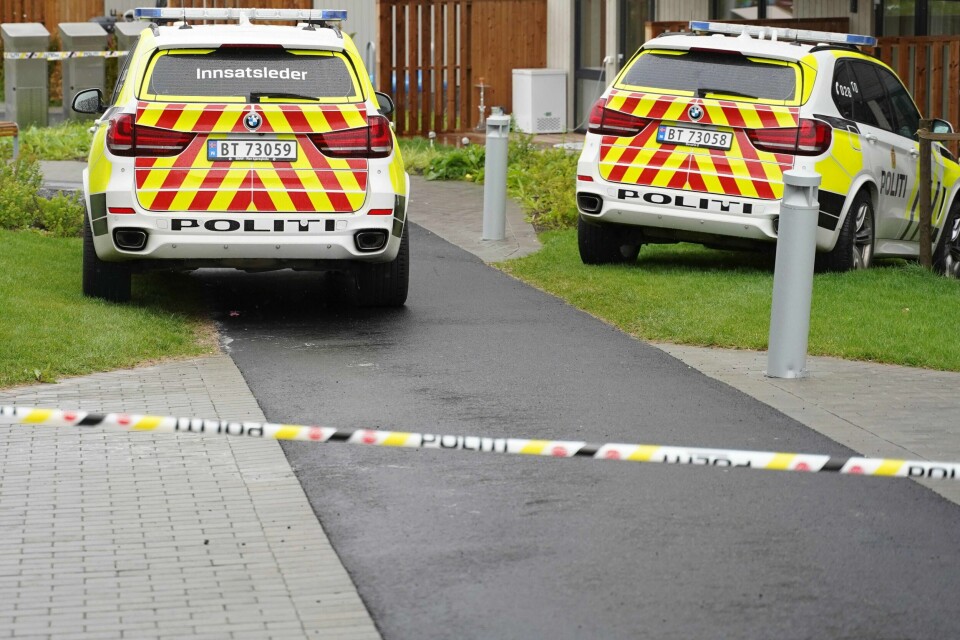 RYKKET UT: Politiet rykket ut til Lørenskog søndag morgen. De var var varslet om en mulig brann. De fant to døde barn og en skadd mor.