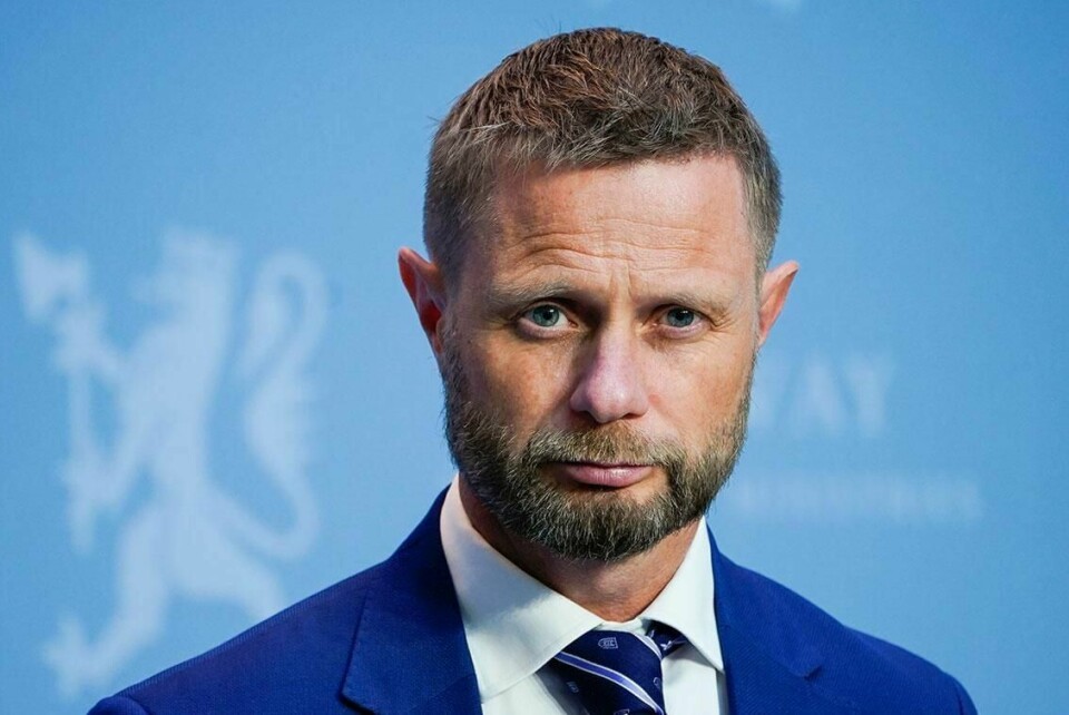 MUNNBIND: Det blir ikke påbudt å bruke munnbind. Men det kan bli anbefalt i noen situasjoner, sier helseminister Bent Høie.