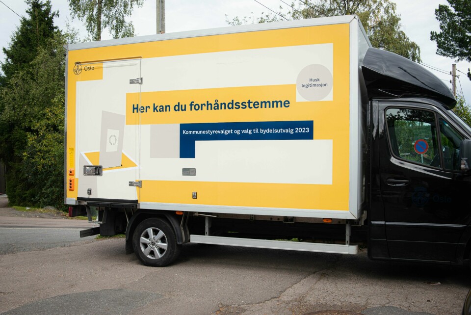 VALGBIL: Valgbilen skal også få flere til å stemme. Den kjører rundt til de ulike bydelene i Oslo før valgdagen. Slik kan flere stemme på forhånd. Bildet viser valgbilen i Oslo kommune.