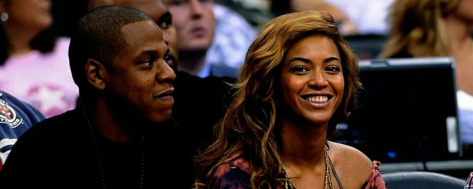 BOK: Rapperen Jay-Z kommer med bok. Her sammen med kona Beyonce.