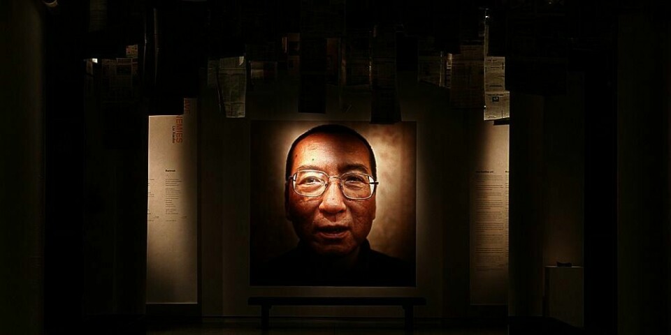 KINA: Kinesiske myndigheter stenger internett-sider i landet. Årsaken er at folk ikke får lov til å se tv-sendinger fra Nobel-utdelingen i Oslo. Venner og andre som støtter Nobel-vinner Liu Xiaobo er pågrepet av kinesisk politi.